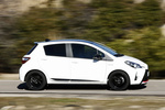 Toyota Yaris 100H GR Sport Turismo Blanco / Negro Exterior Lateral 5 puertas