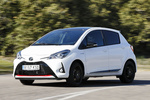Toyota Yaris 100H GR Sport Turismo Blanco / Negro Exterior Lateral-Frontal 5 puertas