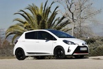 Toyota Yaris 100H GR Sport Turismo Blanco / Negro Exterior Lateral-Frontal 5 puertas