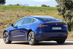 Tesla Model 3 AWD Bater&iacute;a de gran autonom&iacute;a Sesi&oacute;n fotogr&aacute;fica (marzo 2019) Turismo Azul oscuro metalizado Exterior Posterior-Lateral 4 puertas