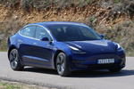 Tesla Model 3 AWD Bater&iacute;a de gran autonom&iacute;a Sesi&oacute;n fotogr&aacute;fica (marzo 2019) Turismo Azul oscuro metalizado Exterior Lateral-Frontal 4 puertas