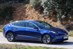 Tesla Model 3 AWD Bater&iacute;a de gran autonom&iacute;a Sesi&oacute;n fotogr&aacute;fica (marzo 2019) Turismo Azul oscuro metalizado Exterior Lateral 4 puertas