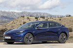 Tesla Model 3 AWD Bater&iacute;a de gran autonom&iacute;a Sesi&oacute;n fotogr&aacute;fica (marzo 2019) Turismo Azul oscuro metalizado Exterior Frontal-Lateral 4 puertas