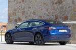 Tesla Model 3 AWD Bater&iacute;a de gran autonom&iacute;a Sesi&oacute;n fotogr&aacute;fica (marzo 2019) Turismo Azul oscuro metalizado Exterior Lateral-Posterior 4 puertas
