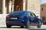 Tesla Model 3 AWD Bater&iacute;a de gran autonom&iacute;a Sesi&oacute;n fotogr&aacute;fica (marzo 2019) Turismo Azul oscuro metalizado Exterior Posterior-Lateral 4 puertas
