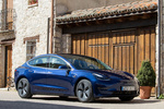 Tesla Model 3 AWD Bater&iacute;a de gran autonom&iacute;a Sesi&oacute;n fotogr&aacute;fica (marzo 2019) Turismo Azul oscuro metalizado Exterior Lateral-Frontal 4 puertas