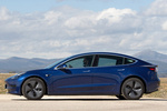Tesla Model 3 AWD Bater&iacute;a de gran autonom&iacute;a Sesi&oacute;n fotogr&aacute;fica (marzo 2019) Turismo Azul oscuro metalizado Exterior Lateral 4 puertas