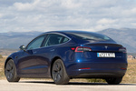 Tesla Model 3 AWD Bater&iacute;a de gran autonom&iacute;a Sesi&oacute;n fotogr&aacute;fica (marzo 2019) Turismo Azul oscuro metalizado Exterior Lateral-Posterior 4 puertas