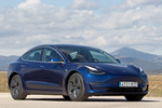 Tesla Model 3 AWD Bater&iacute;a de gran autonom&iacute;a Sesi&oacute;n fotogr&aacute;fica (marzo 2019) Turismo Azul oscuro metalizado Exterior Lateral-Frontal 4 puertas