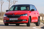 Skoda Fabia 1.0 TSI 70 kW (95 CV) 5p Style Turismo Rojo Fuego / Negro Magic efecto perla Exterior Frontal-Lateral 5 puertas