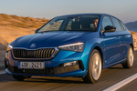 Skoda Scala 1.5 TSI 110 kW (150 CV) Gama Scala (2019) Turismo Azul Race Metalizado Exterior Frontal-Lateral 5 puertas
