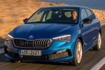Skoda Scala 1.5 TSI 110 kW (150 CV) Gama Scala (2019) Turismo Azul Race Metalizado Exterior Frontal-Lateral 5 puertas