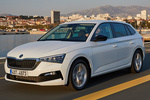 Skoda Scala 1.0 TSI 85 kW (115 CV) Style Turismo Blanco Luna Metalizado Exterior Frontal-Lateral 5 puertas