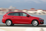 Skoda Scala 1.0 TSI 85 kW (115 CV) Style Turismo Rojo Velvet Metalizado Exterior Lateral 5 puertas