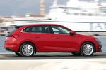 Skoda Scala 1.0 TSI 85 kW (115 CV) Style Turismo Rojo Velvet Metalizado Exterior Lateral 5 puertas