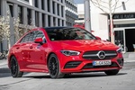 Mercedes-Benz CLA 250 4MATIC 7G-DCT Coup&eacute; AMG Line Coup&eacute; Turismo Rojo Jupiter Exterior Lateral-Frontal 4 puertas