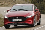 Mazda Mazda3 5p SKYACTIV-G 2.0 90 kW (122 CV) 5p Zenith Turismo Soul Red Crystal Exterior Frontal-Lateral 5 puertas