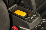 Renault KADJAR TCe GPF 103 kW (140 CV) Zen Todo terreno Verde Oliva Interior Guantera y recept&aacute;culo 5 puertas
