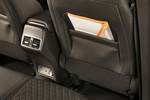 Renault KADJAR TCe GPF 103 kW (140 CV) Zen Todo terreno Verde Oliva Interior Guantera y recept&aacute;culo 5 puertas