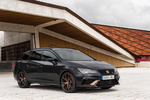 SEAT Le&oacute;n ST CUPRA R 2.0 TSI 221 kW (300 CV) DSG-7 Start ST CUPRA R Turismo familiar Negro Midnight Exterior Lateral-Frontal 5 puertas