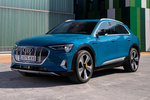 Audi e-tron 55 quattro Edition One Todo terreno Antigua Blue Exterior Frontal-Lateral 5 puertas
