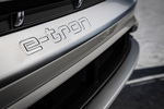 Audi e-tron 55 quattro Advanced Todo terreno Beige Siam Exterior Detalle 5 puertas