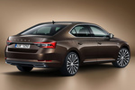 Skoda Superb Gama Superb Laurin&Klement Turismo Magnetic Brown Exterior Posterior-Lateral 5 puertas