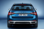 Skoda Superb Scout Combi Scout Turismo familiar Azul Race Metalizado Exterior Posterior 5 puertas