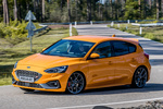 Ford Focus  5p ST 2.3 EcoBoost 206 kW (280 CV)  5p ST Turismo Naranja Fuego Exterior Frontal-Lateral 5 puertas