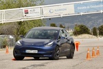 Tesla Model 3 AWD Bater&iacute;a de gran autonom&iacute;a Maniobra de esquiva (moose test) y eslalon (mayo 2019) Turismo Azul oscuro metalizado Exterior Maniobra de Esquiva 4 puertas