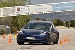 Tesla Model 3 AWD Bater&iacute;a de gran autonom&iacute;a Maniobra de esquiva (moose test) y eslalon (mayo 2019) Turismo Azul oscuro metalizado Exterior Maniobra de Esquiva 4 puertas
