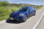 Tesla Model 3 AWD Bater&iacute;a de gran autonom&iacute;a Sesi&oacute;n fotogr&aacute;fica (junio 2019) Turismo Azul oscuro metalizado Exterior Lateral-Frontal 4 puertas