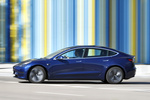 Tesla Model 3 AWD Bater&iacute;a de gran autonom&iacute;a Sesi&oacute;n fotogr&aacute;fica (junio 2019) Turismo Azul oscuro metalizado Exterior Lateral 4 puertas