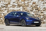 Tesla Model 3 AWD Bater&iacute;a de gran autonom&iacute;a Sesi&oacute;n fotogr&aacute;fica (junio 2019) Turismo Azul oscuro metalizado Exterior Lateral-Frontal 4 puertas