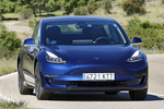 Tesla Model 3 AWD Bater&iacute;a de gran autonom&iacute;a Sesi&oacute;n fotogr&aacute;fica (junio 2019) Turismo Azul oscuro metalizado Exterior Frontal-Lateral 4 puertas