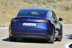 Tesla Model 3 AWD Bater&iacute;a de gran autonom&iacute;a Sesi&oacute;n fotogr&aacute;fica (junio 2019) Turismo Azul oscuro metalizado Exterior Posterior-Lateral 4 puertas