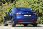 Tesla Model 3 AWD Bater&iacute;a de gran autonom&iacute;a Sesi&oacute;n fotogr&aacute;fica (junio 2019) Turismo Azul oscuro metalizado Exterior Posterior-Lateral 4 puertas