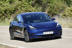 Tesla Model 3 AWD Bater&iacute;a de gran autonom&iacute;a Sesi&oacute;n fotogr&aacute;fica (junio 2019) Turismo Azul oscuro metalizado Exterior Frontal-Lateral 4 puertas