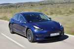 Tesla Model 3 AWD Bater&iacute;a de gran autonom&iacute;a Sesi&oacute;n fotogr&aacute;fica (junio 2019) Turismo Azul oscuro metalizado Exterior Lateral-Frontal 4 puertas
