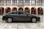 Toyota Camry 220H Luxury Turismo Exterior Lateral 4 puertas