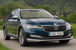 Skoda Superb Scout Combi Scout Turismo familiar Azul Lava Metalizado Exterior Lateral-Frontal 5 puertas