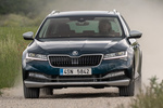 Skoda Superb Scout Combi Scout Turismo familiar Azul Lava Metalizado Exterior Frontal 5 puertas