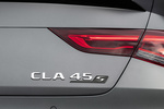Mercedes-Benz CLA 45 S 4MATIC Coup&eacute; AMG 45 S 4MATIC Coup&eacute; Turismo Designo gris monta&ntilde;a magno Exterior Detalle 4 puertas