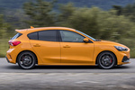Ford Focus  5p ST 2.3 EcoBoost 206 kW (280 CV)  5p ST Turismo Naranja Fuego Exterior Lateral 5 puertas