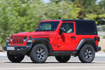 Jeep Wrangler 2.2 CRD 147 kW (200 CV) 8ATX Rubicon Todo terreno Rojo Firecracker Exterior Frontal-Lateral 3 puertas