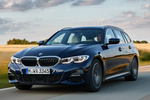 BMW Serie 3 330d xDrive Touring Touring M Sport Turismo familiar Azul Tansanit II Exterior Frontal-Lateral 5 puertas