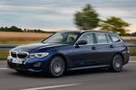 BMW Serie 3 330d xDrive Touring Touring M Sport Turismo familiar Azul Tansanit II Exterior Frontal-Lateral 5 puertas
