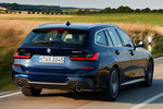BMW Serie 3 330d xDrive Touring Touring M Sport Turismo familiar Azul Tansanit II Exterior Posterior-Lateral 5 puertas