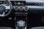 Mercedes-Benz CLA 45 S 4MATIC Coup&eacute; AMG 45 S 4MATIC Coup&eacute; Turismo Interior Consola Central 4 puertas