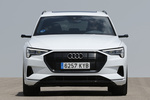 Audi e-tron 55 quattro Sport con paquete estilo negro Todo terreno Blanco Glaciar metalizado Exterior Frontal 5 puertas